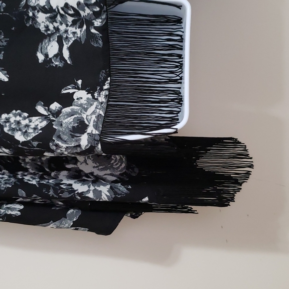 Jules & Jim Floral Print Top - Picture 5 of 10